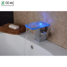 2015 nova auto-alimentação cachoeira torneira da bacia LED (QH08186FP)